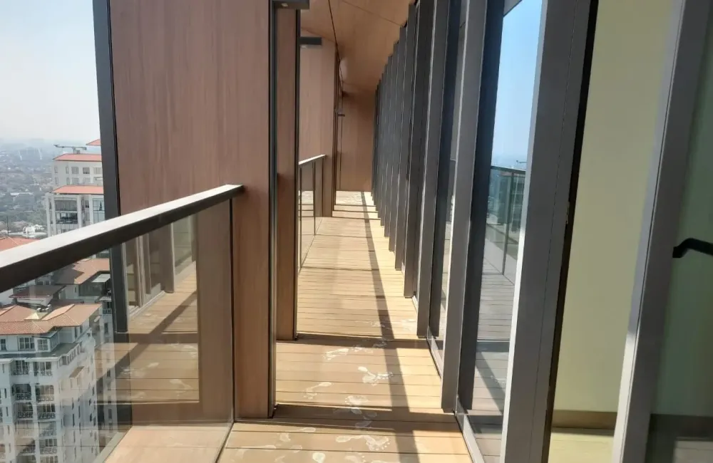 Deck Balkon Apartemen Dharmawangsa