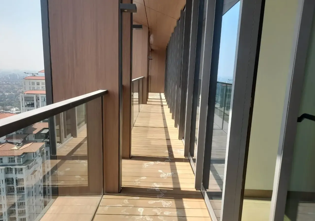 Deck Kayu untuk Balkon Apartemen: 7 Hal yang Wajib Dicek Sebelum Pasang