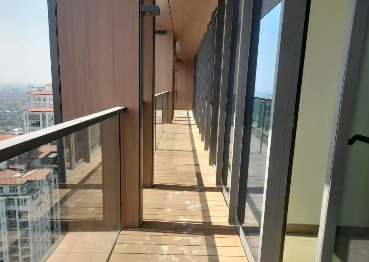 Deck Kayu untuk Balkon Apartemen: 7 Hal yang Wajib Dicek Sebelum Pasang