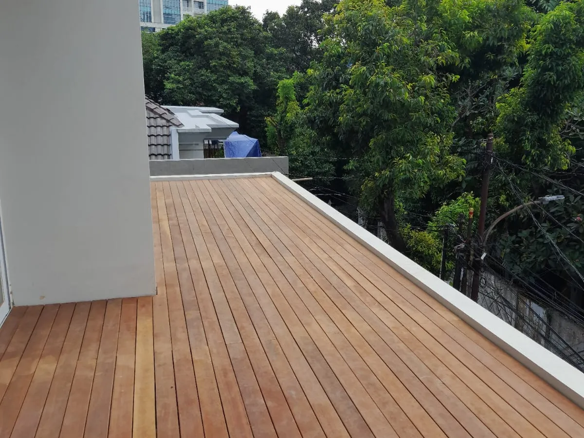 Cara Merawat Deck Kayu Outdoor agar Tidak Cepat Kusam